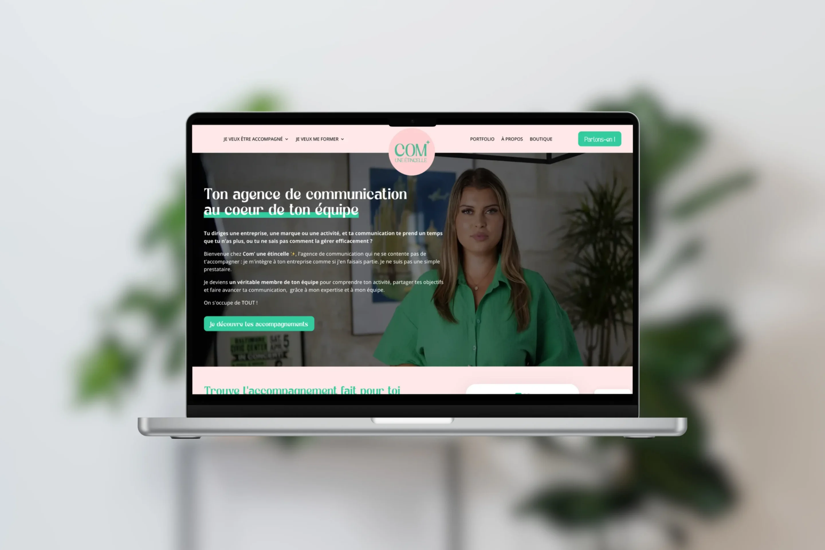 Site internet Com' une étincelle, agence de communication, version ordinateur, moderne et coloré.